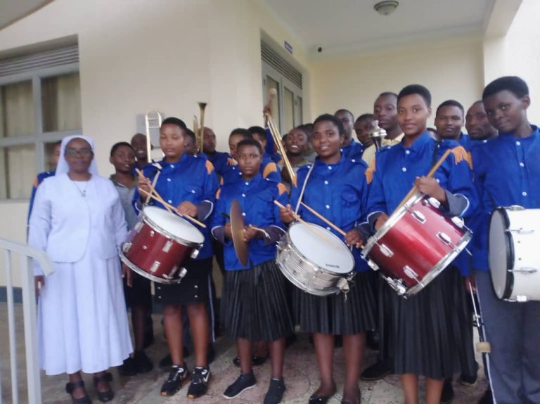 Band nurses and midwives